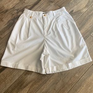 Lizsport in good condition, white shorts with gold button.